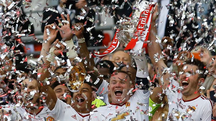 Geschafft! Erst in der Verlängerung machte United den zwölften Pokalsieg der Vereinsgeschichte perfekt. 