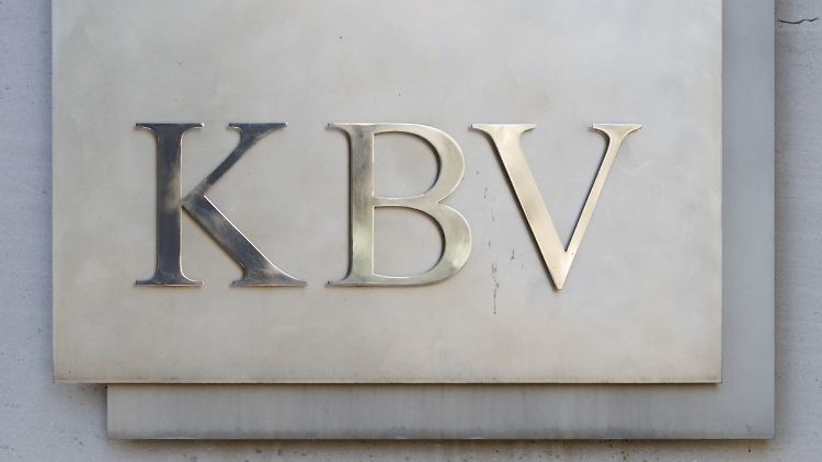 Gesundheitsminister Gröhe setzt die Kassenärztliche Bundesvereinigung unter Reformdruck.