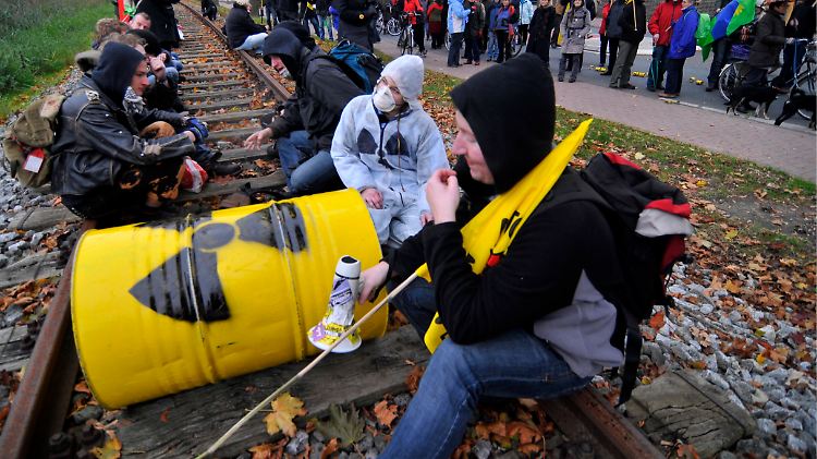 Atomkraftgegner während einer Protestaktion in Ahaus.