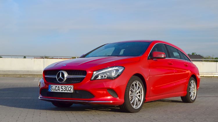 In der Front sind der Diamantgrill und die Chromleiste am unteren Ende des Stoßfängers des CLA Shooting Brake neu.
