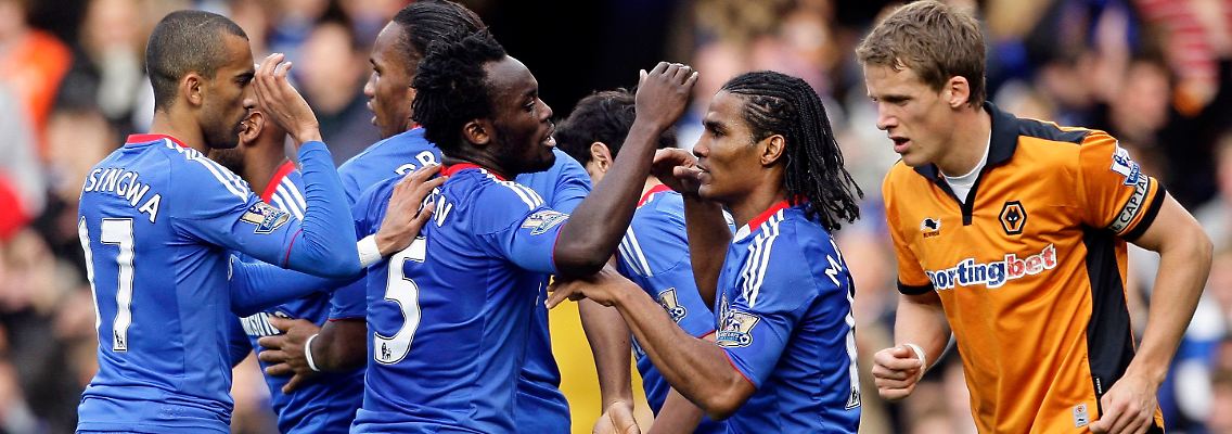 Tor an der Stamford Bridge: Chelseas Florent Malouda lässt sich feiern.
