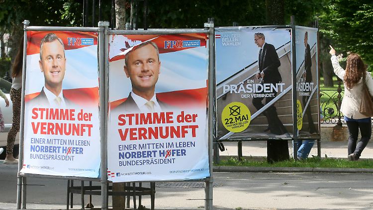 Die Wahlplakate beider Kandidaten.
