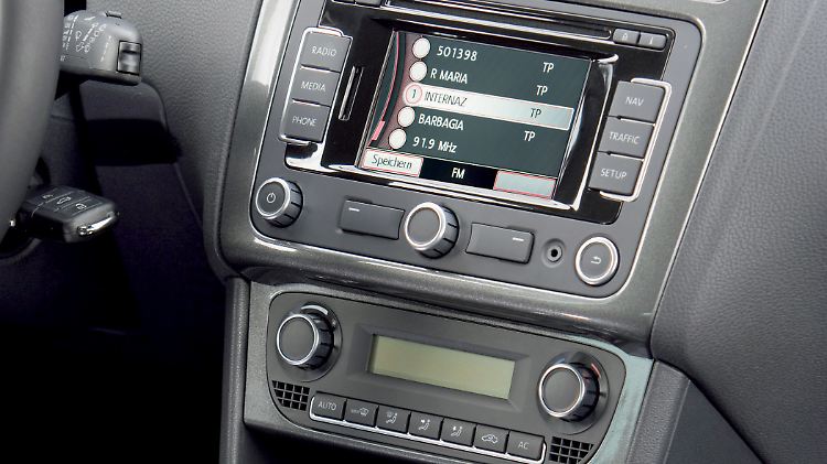 VWPoloRadio2210.jpg