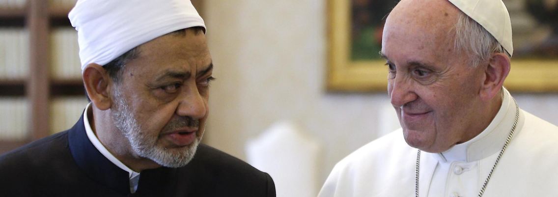 Franziskus und al-Tajib treffen sich im Vatikan.