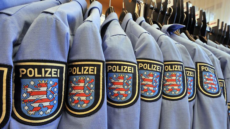 Bestehen berechtigte Zweifel an der Verfassungstreue, ist der Polizeidienst tabu.