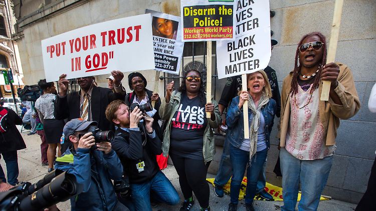 Proteste vor dem Gericht in Baltimore gegen den Freispruch des Polizisten Edward Nero.