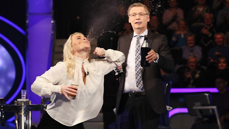 Im Studio wurde es anzüglich mit der spuckenden Kandidatin Heike Wenskus.