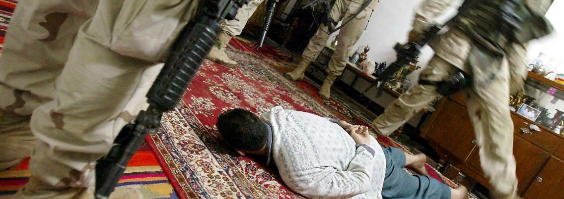 US-Militärsoldaten bei einer Razzia in Samarra im Jahr 2004.