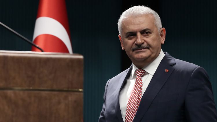 "Dein Weg ist unser Weg, deine Mission ist unsere Mission" - Binali Yildirim will Erdogan treu bleiben.