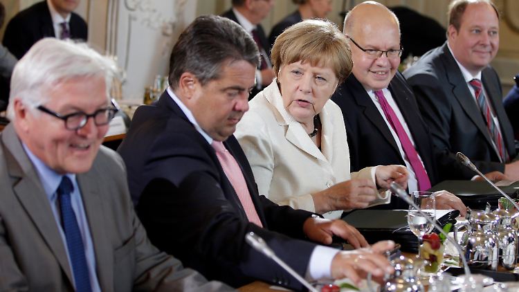 Kanzlerin Merkel und ihre Minister tagen zwei Tage lang in Meseberg, um den Weg für neue Gesetze frei zu machen.