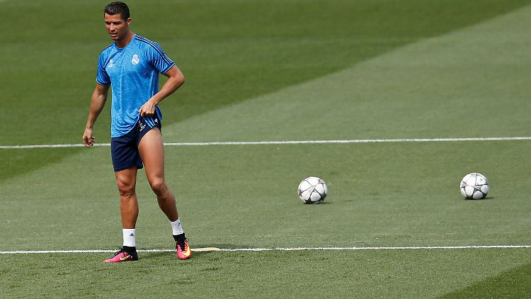Der Oberschenkel zwickt: Nach muskulären Problemen bricht Ronaldo ein Mannschaftstraining ab.