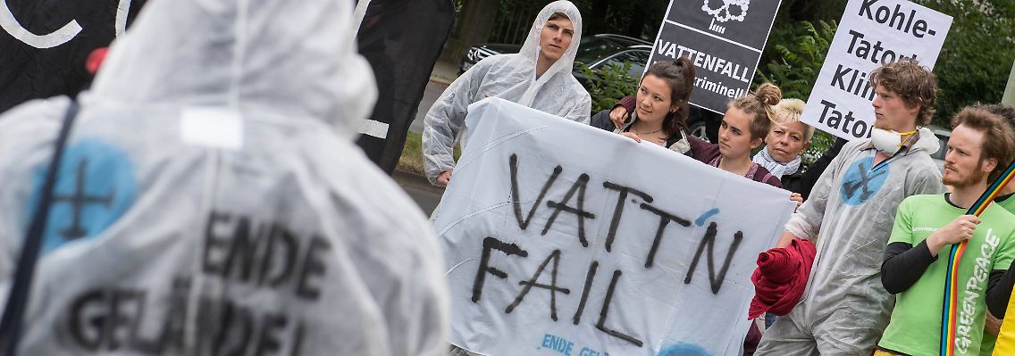 Auch vor der schwedischen Botschaft in Berlin protestierten heute Aktivisten gegen den weiteren Kohleabbau.