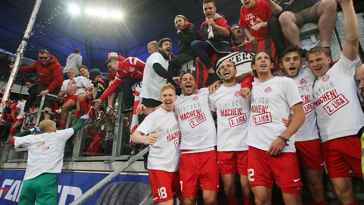 Die Würzburger Kickers haben den Durchmarsch geschafft von der Regionalliga in die 2. Liga.
