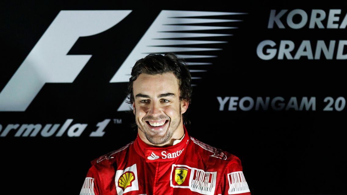 Da lacht er: Fernando Alonso.