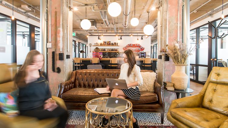 Viele Start-Ups arbeiten mittlerweile in sogenannten Coworking-Büros - Bürogemeinschaften.