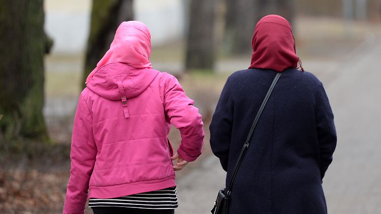 Die Anzahl der Frauen, die Männer wegen sexueller Übergriffe im Flüchtlingsheimen anzeigen, steigt.
