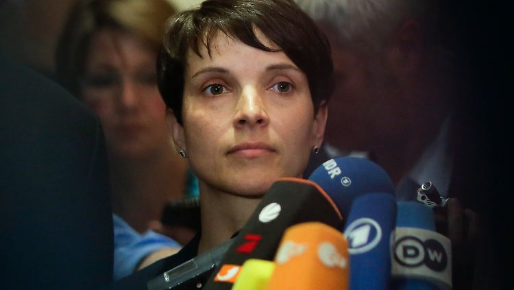 Petry lässt mitteilen, sie sei froh über die Ermittlungen, die sie "voll und ganz entlasten werden".