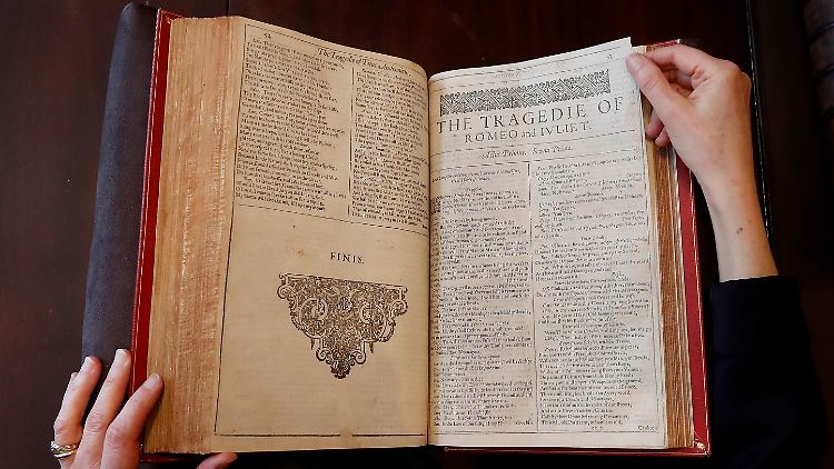 Das Buch ist fast so alt wie die Werke, die darin versammelt sind.