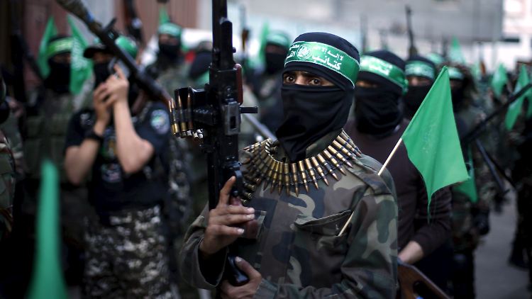 Kämpfer der Kassam-Brigaden stellen ihre Macht im Gazastreifen zur Schau.