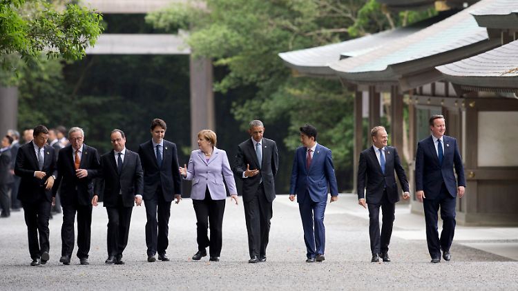 Vor Beginn der politischen Gespräche gingen die Teilnehmer der G7-Gespräche gemeinsam spazieren.