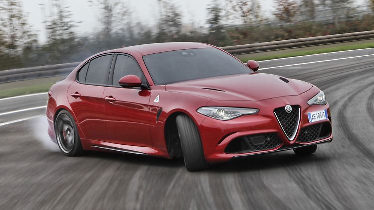 Da läuft was quer: Dank 510 PS an der Hinterachse beim Modell Quadrifoglio Verde ist die Gleitreibung schnell erreicht.