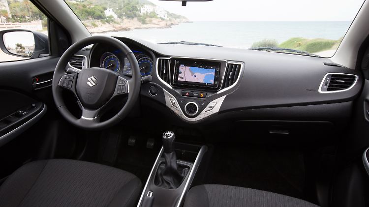 Das Cockpit ist nüchern, aber funktional.