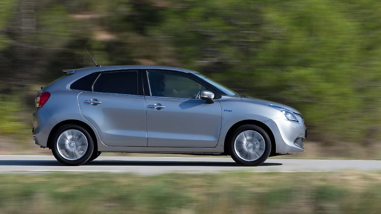 Auch in der Seitenansicht ist der Suzuki Belano kein Ausbund an Dynamik.