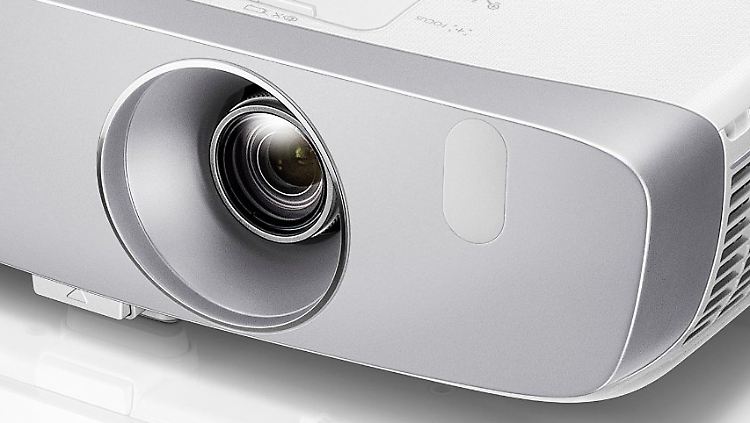 Von 18 Beamern im Test findet Warentest nur 7 Modelle "gut". 