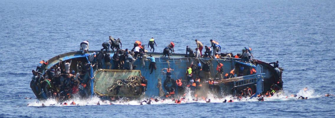 Bereits gestern kenterte vor der libyschen Küste ein vollbesetztes Flüchtlingsboot.