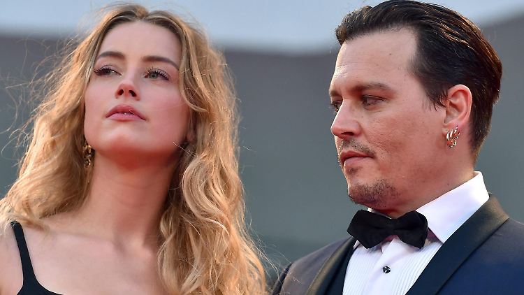 Manchmal sagen Blicke mehr als Worte: Amber Heard und Johnny Depp.