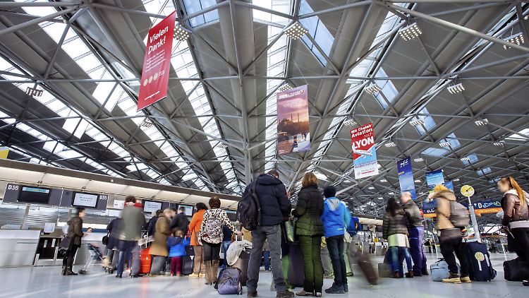Die Zahl der Passagiere an
deutschen Flughäfen ist Anfang 2016 spürbar gestiegen.
