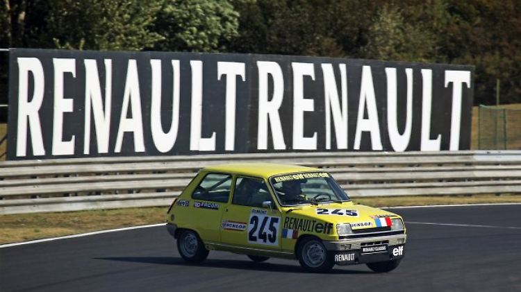 Der Renault R5 auf der Rennstrecke.