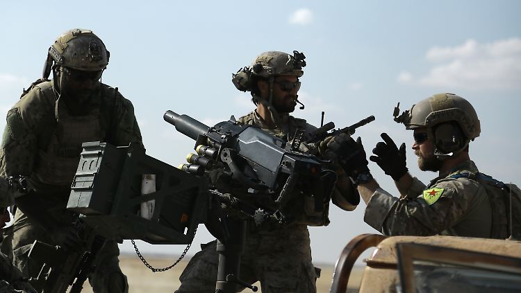 Auf diesem Bild ist das gelbe Abzeichen gut zu erkennen. Getragen wird es von einem Soldaten, der nach Angaben des Fotografen zur US-Armee gehört.