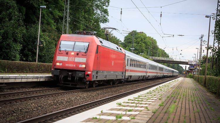 Die Bundespolizei warnt davor, eigenmächtig die Gleise zu überqueren.
