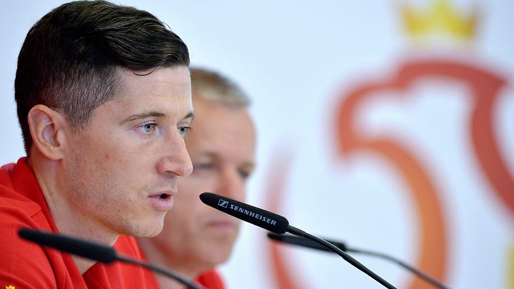 Zeit für etwas Neues bei Robert Lewandowski? Real Madrid hat ihn angeblich für 25 Millionen Euro Jahresgehalt angefragt. 