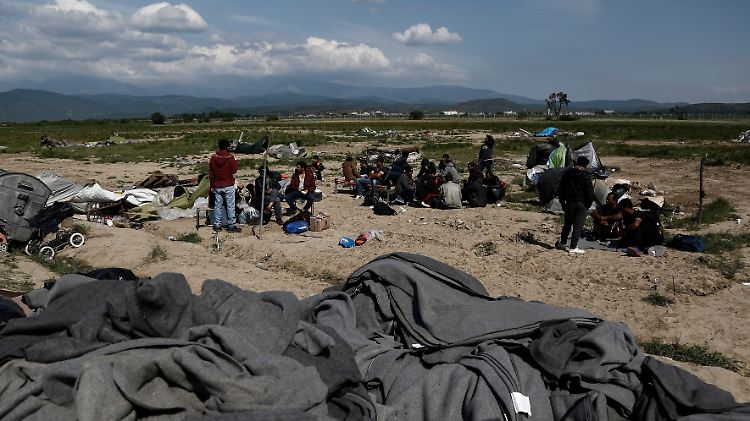 Nur 3700 von 8500 Flüchtlingen konnten von Idomeni in offizielle Lager gebracht werden. 
