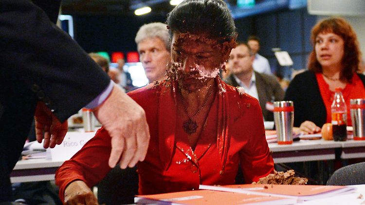 Grund für den Tortenwurf war Wagenknechts Position zur Willkommenskultur in Deutschland. 
