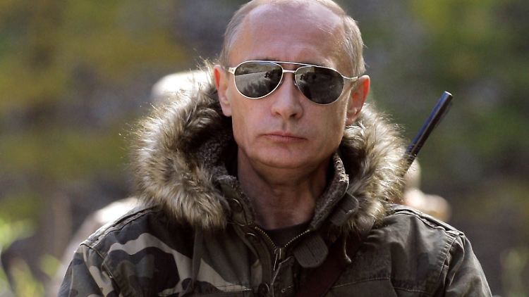 2010 begab sich Wladimir Putin in die Wildnis - nun will er auf den Heiligen Berg Athos pilgern. 
