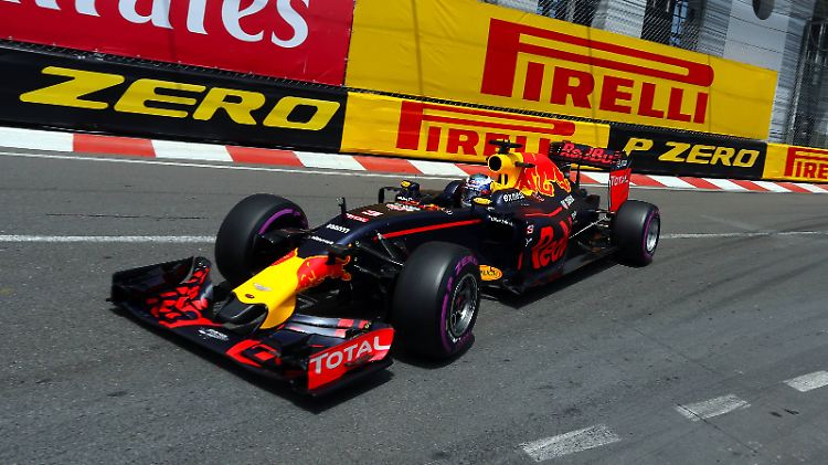Daniel Ricciardo startet im Rennen von der Pole.