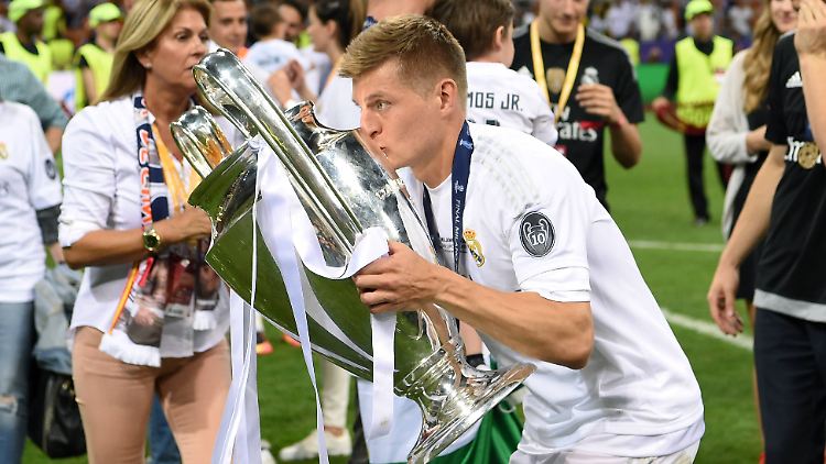 Als erster Deutscher gewinnt Toni Kroos die Champions League mit zwei verschiedenen Vereinen.
