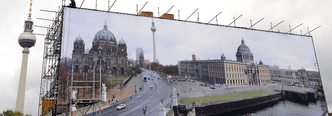Der Bundestag hat den Baubeginn des Berliner Stadtschlosses aus Spargründen auf 2014 verschoben.