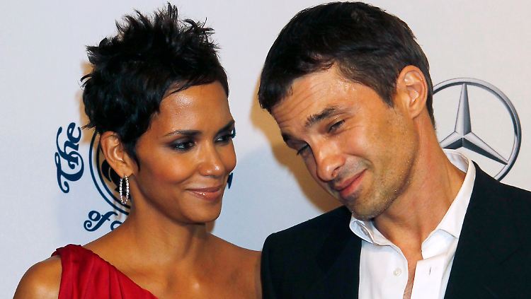 Ach, muss Liebe schön sein: Halle Berry und Olivier Martinez.