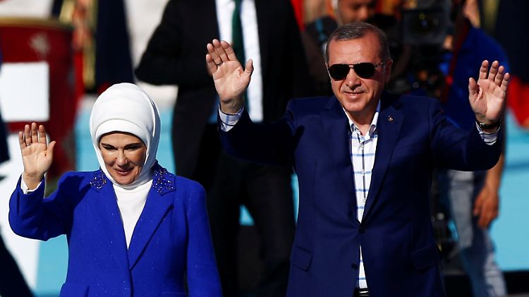 Erdogan und seine Frau haben zusammen vier Kinder.