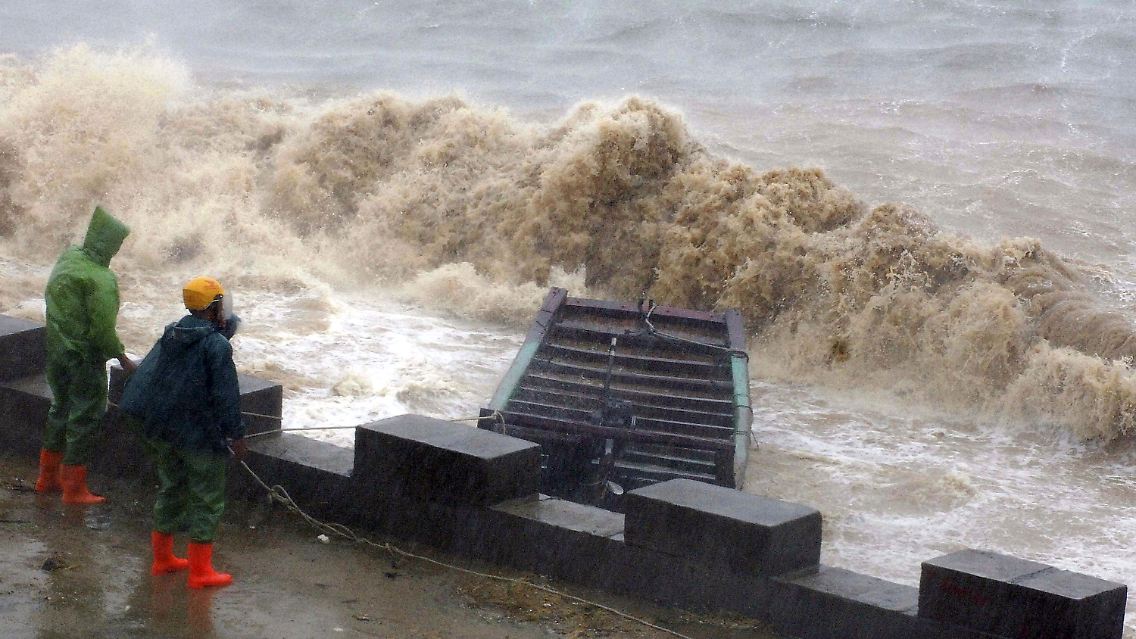 China_Asia_Typhoon_XHG801.jpg7636181330095770844.jpg
