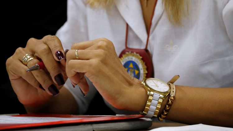 Brasiliens Öffentlichkeit ist erschüttert über den Fall einer Gruppenvergewaltigung an einer 16-Jährigen.