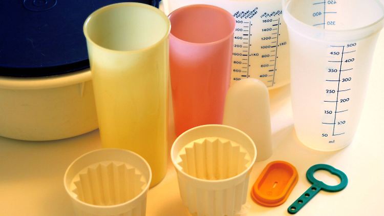 Tupperware während einer Tupperparty