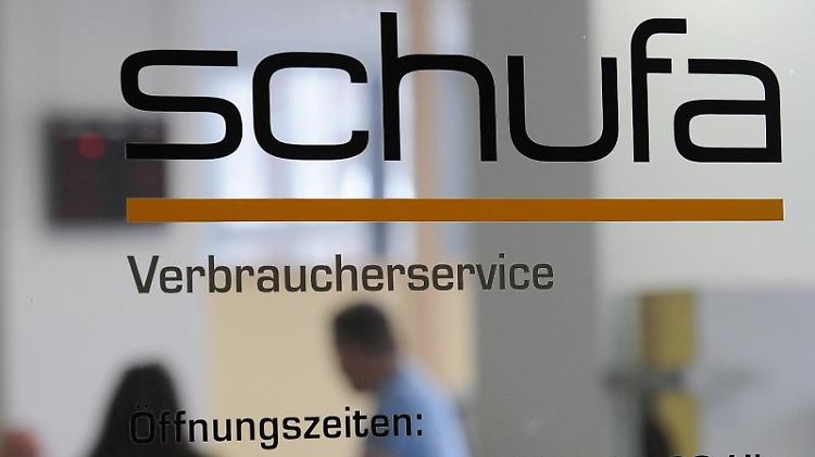 Mindestens einmal im Jahr kann man bei Auskunfteien wie der Schufa die eigenen Daten zur Kreditwürdigkeit überprüfen. Falsche Angaben müssen gelöscht werden.