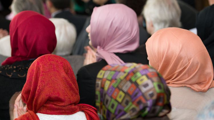 Laut dem Gutachten ist ein Kopftuchverbot am Arbeitsplatz grundsätzlich zulässig.