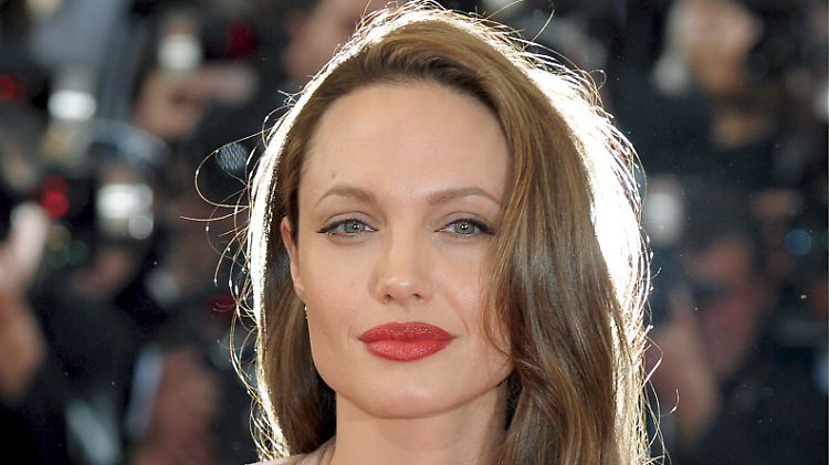 Angelina Jolie hat ihre Angst vor erblichen Brustkrebs öffentlich gezeigt.