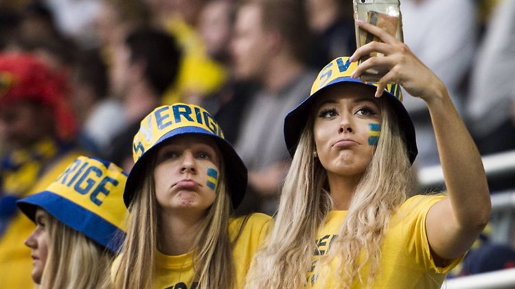 Die Fans der schwedischen Nationalmannschaft erhalten zur EM Unterstützung von ihren Idolen.